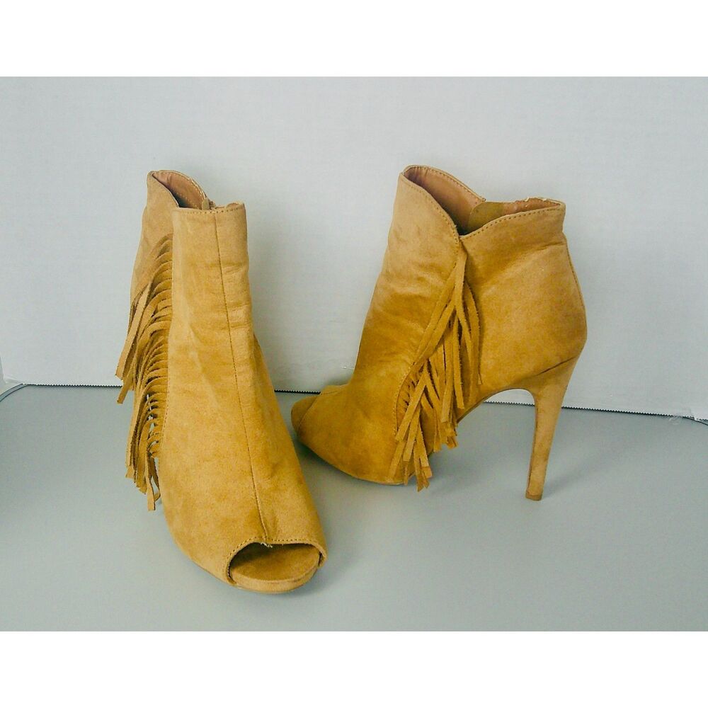 QUPID WOMEN’S TAN OPEN TOE SUEDE W/FRINGES 5 INCH ANKLE BOOTS. SIZE 9